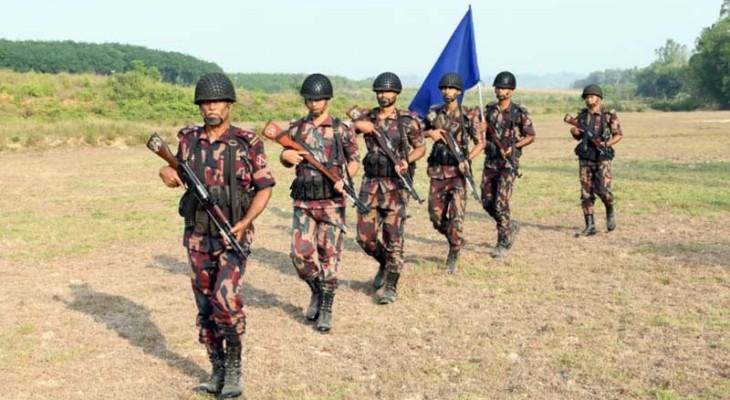 ফেনী সীমান্তে সতর্ক অবস্থানে বিজিবি